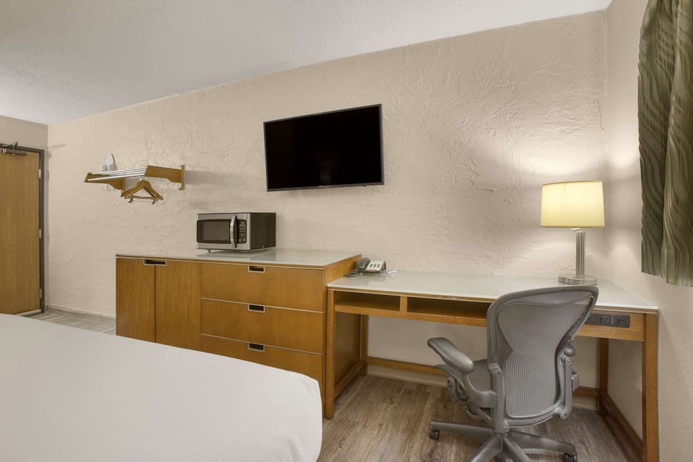 Rodeway Inn & Suites Grand Rapids Southeast