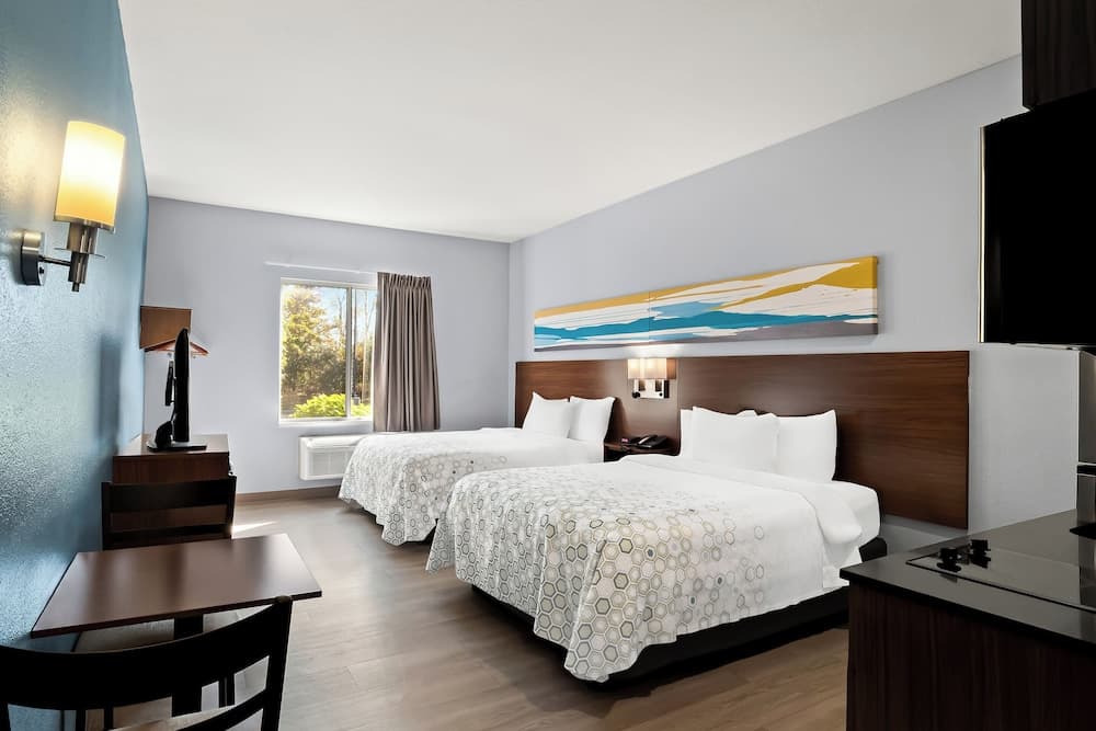 HomeTowne Studios by Red Roof East Lansing - Okemos