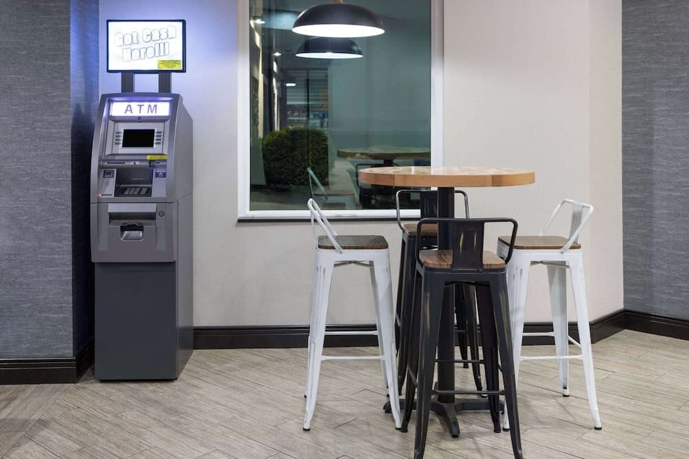 La Quinta Inn by Wyndham Buffalo Airport