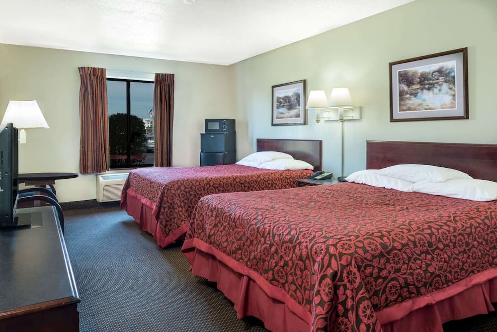 Days Inn by Wyndham Pontoon Beach