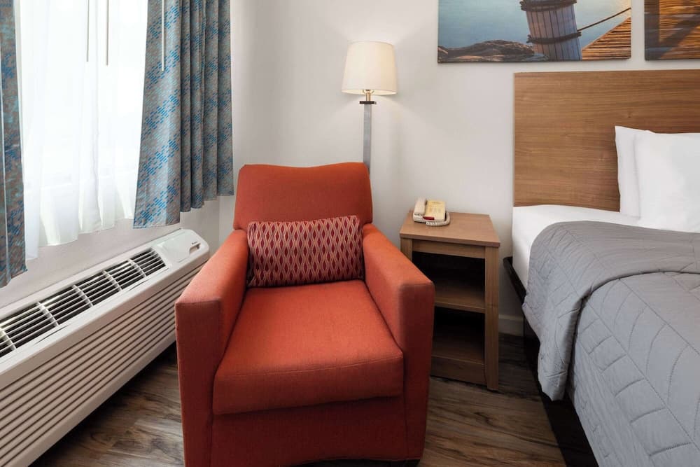 Days Inn by Wyndham Biloxi Beach