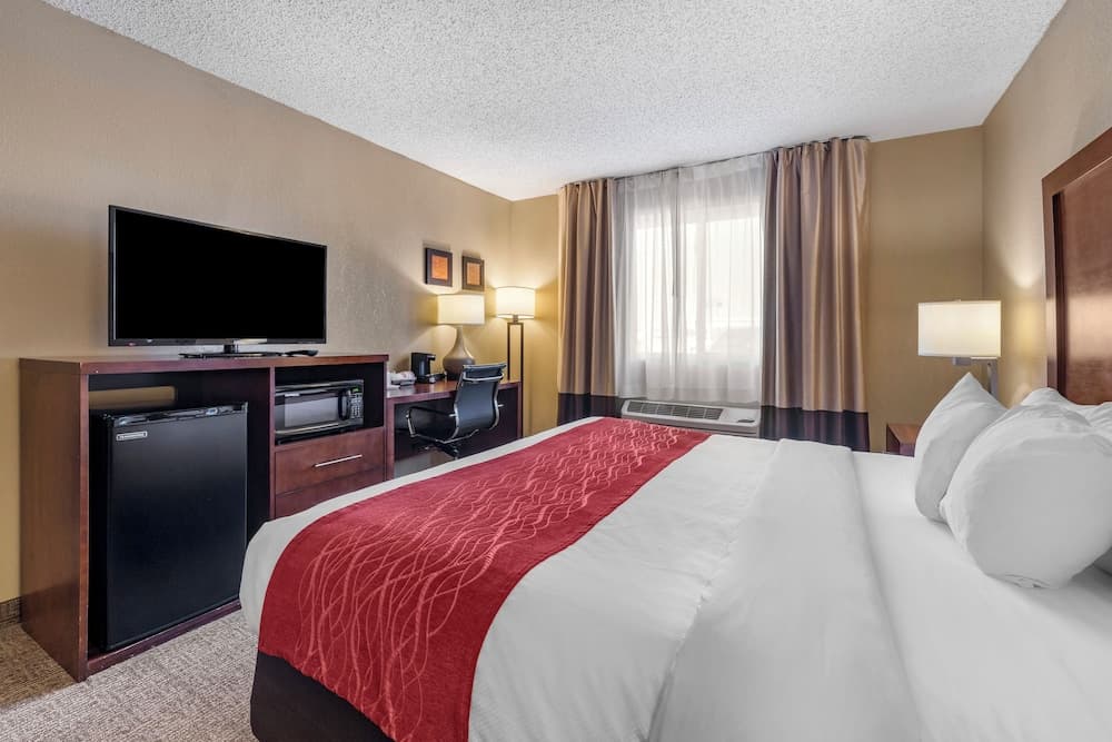 Comfort Inn & Suites Hays I-70