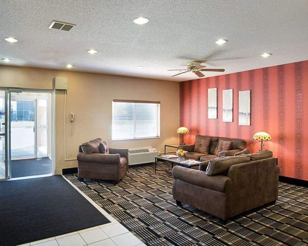 Quality Inn Brooklyn Center