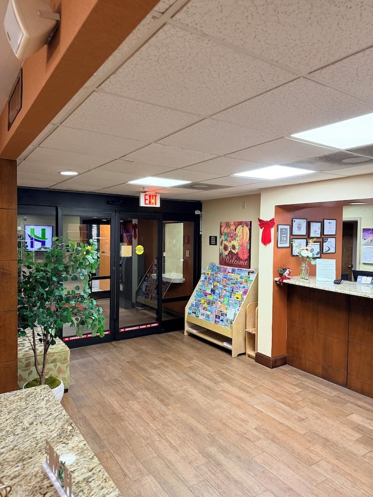 HomeTown Inn & Suites