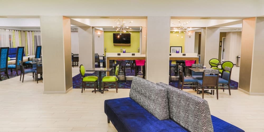 Hampton Inn & Suites Nashville-Airport