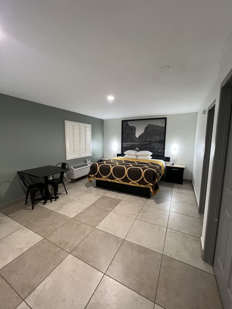 Super 8 Wyndham McAllen Downtown- City Center-Plaza Mall-Airport