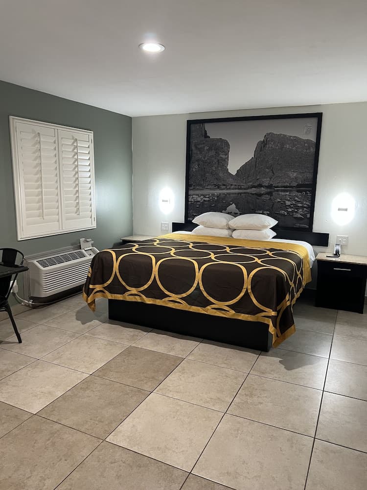 Super 8 Wyndham McAllen Downtown- City Center-Plaza Mall-Airport