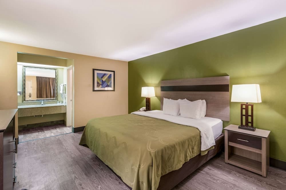 Quality Inn & Suites Garland - East Dallas