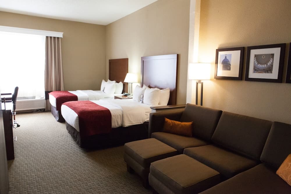 Comfort Suites Hattiesburg near University
