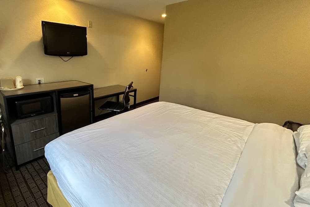 Travelodge by Wyndham Arlington/Dallas Area