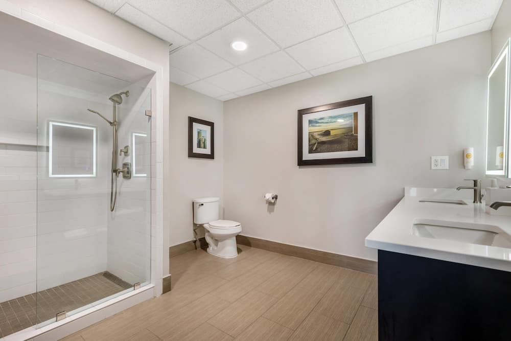 Comfort Suites Chincoteague Island Bayfront Resort