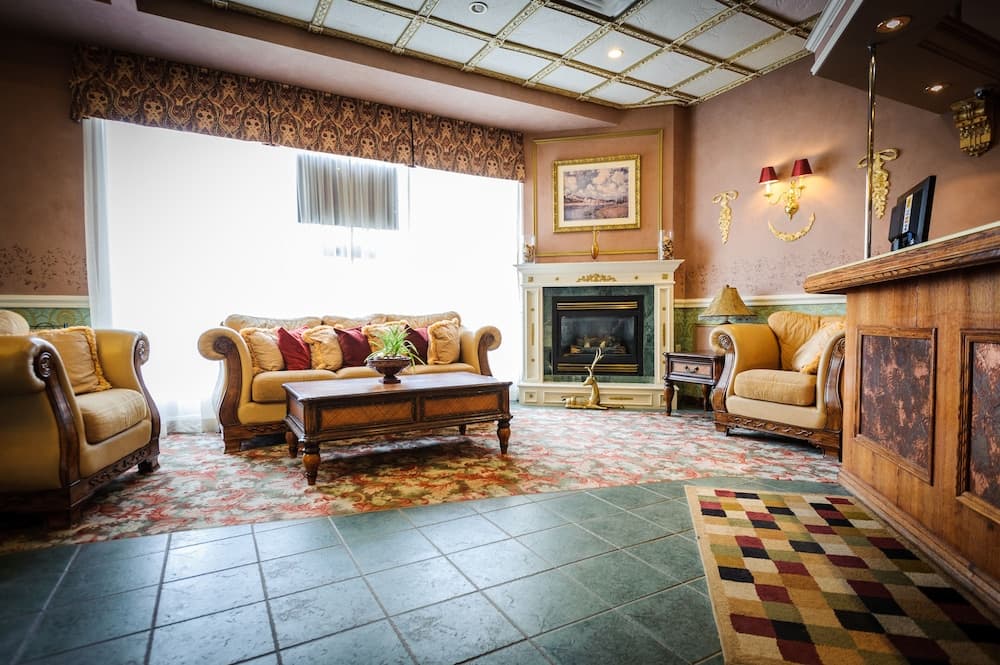 Peterborough Inn & Suites Hotel