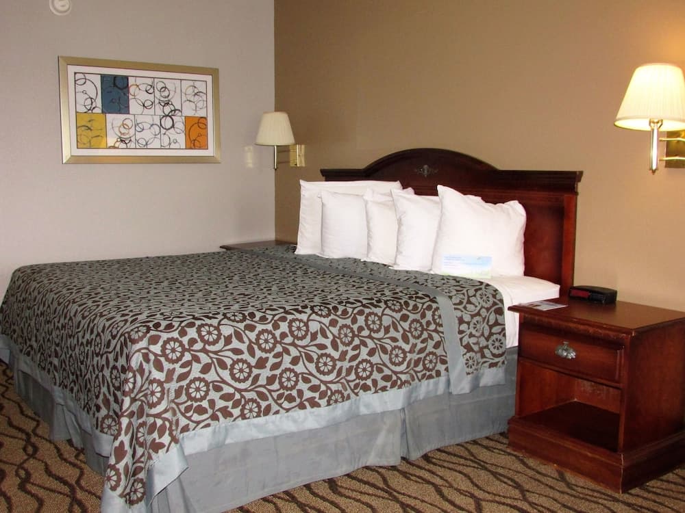 Days Inn & Suites by Wyndham Fort Valley