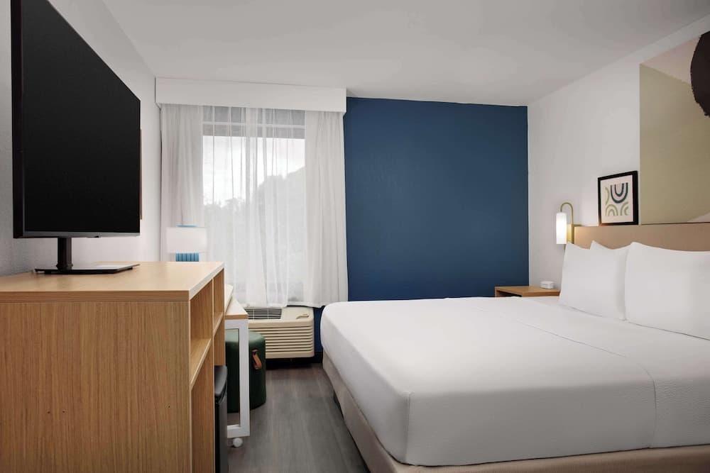 Spark by Hilton Atlanta Cumberland Ballpark