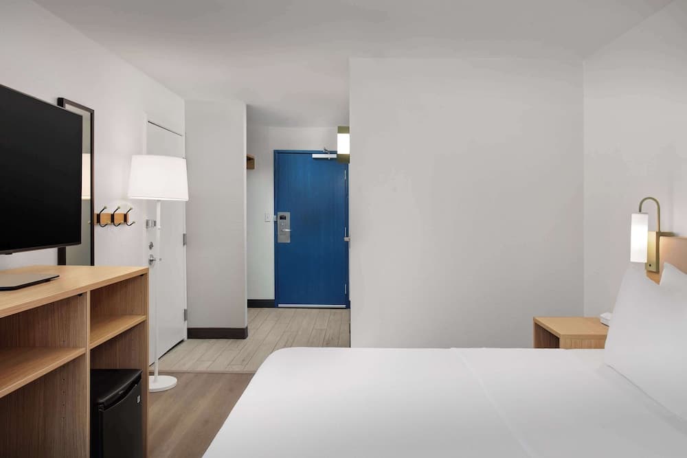 Spark by Hilton Atlanta Cumberland Ballpark