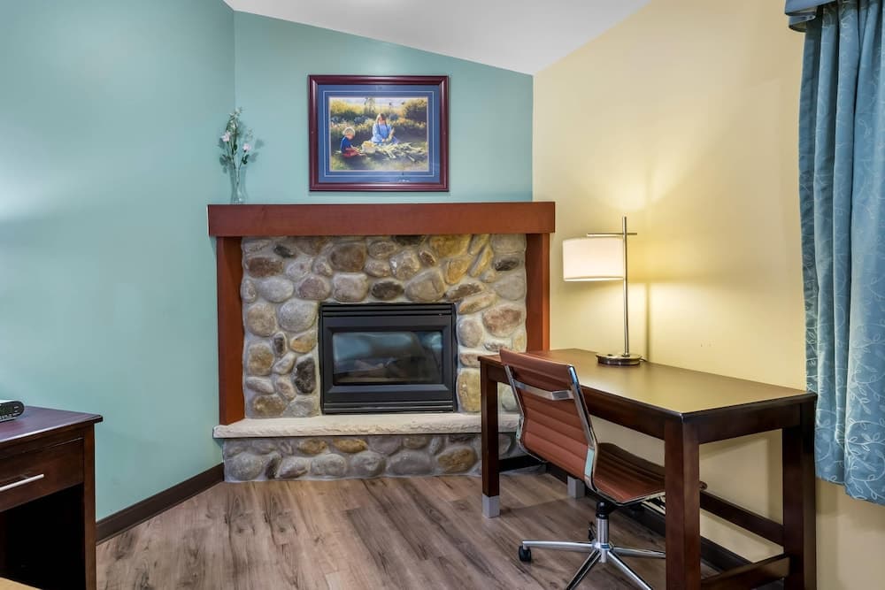 Econo Lodge Inn & Suites Eau Claire South