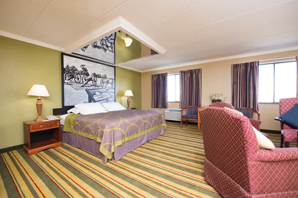 Super 8 by Wyndham Frederick