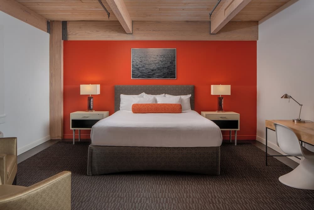 Harbor House Hotel and Marina at Pier 21