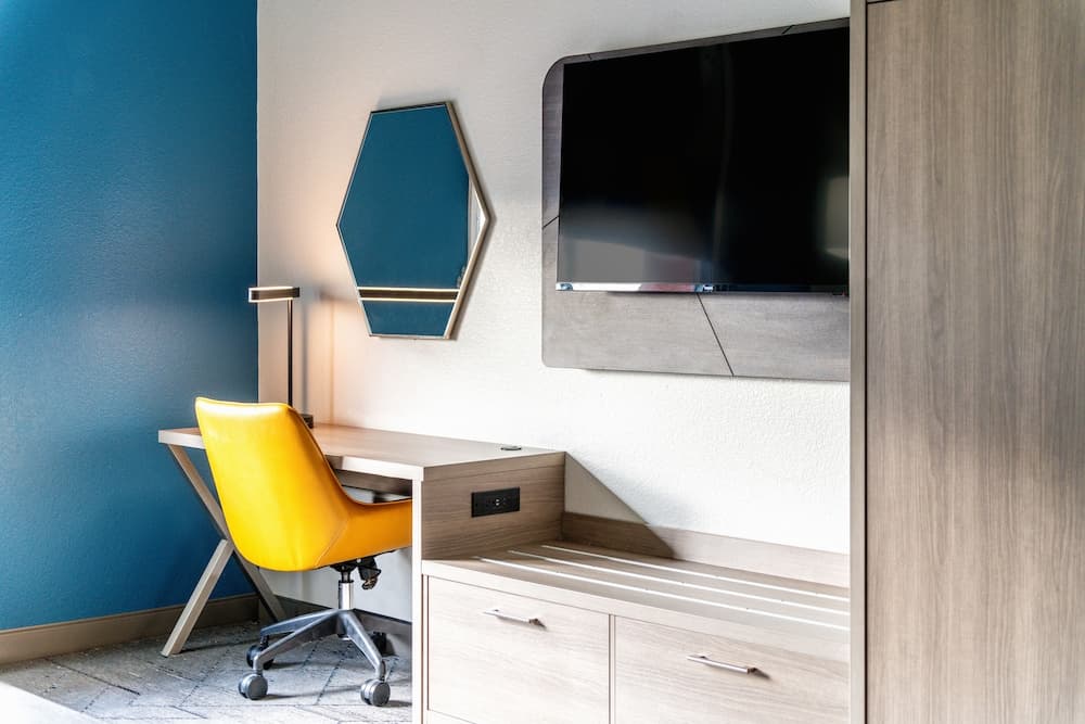 Holiday Inn Express & Suites Phoenix - Mesa West by IHG