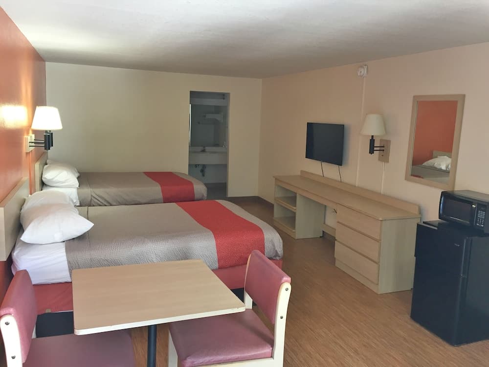 Motel 6 Raleigh, NC - Cary