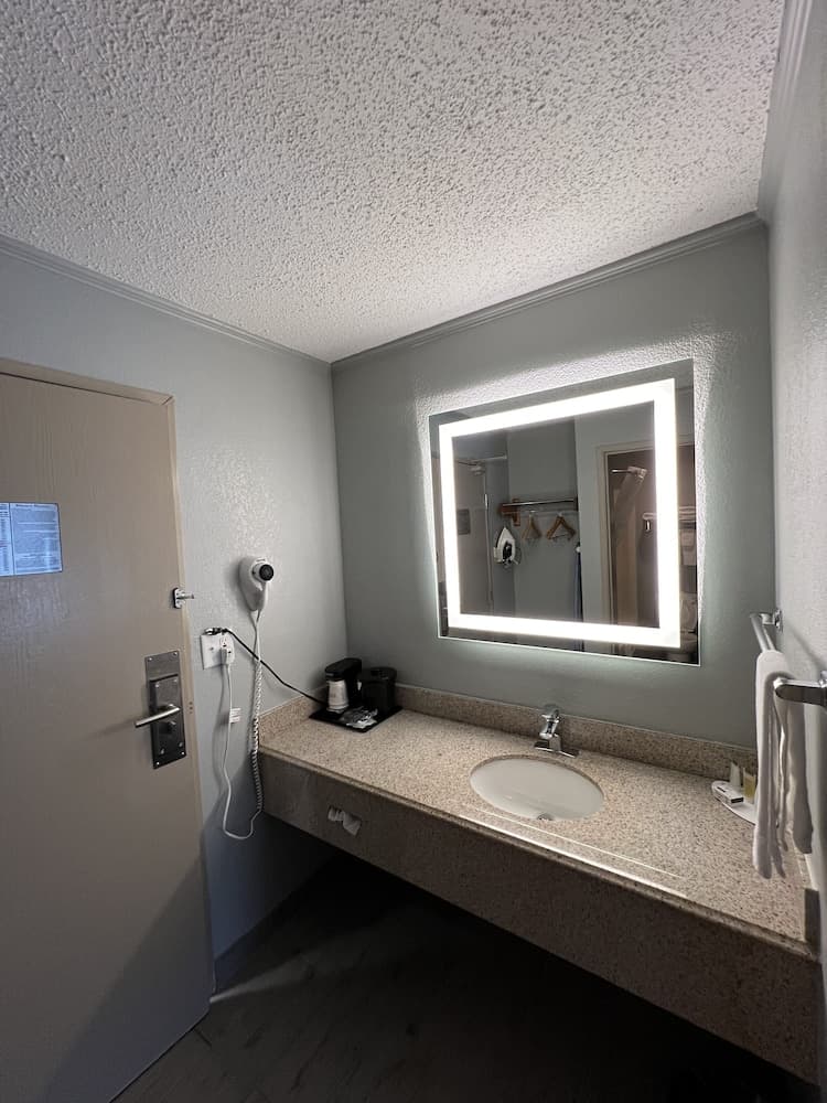 AmericInn by Wyndham Glendale/Milwaukee