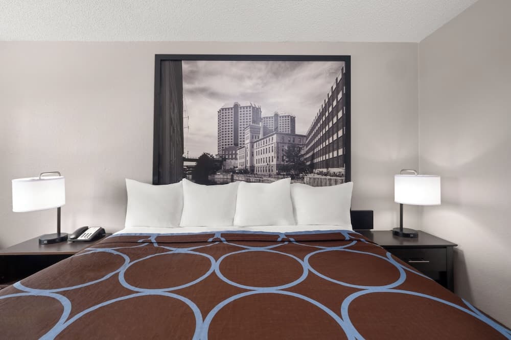 Super 8 by Wyndham Farmville