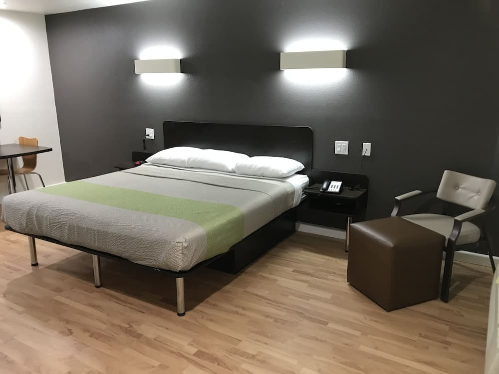 Studio 6 Huntsville, TX