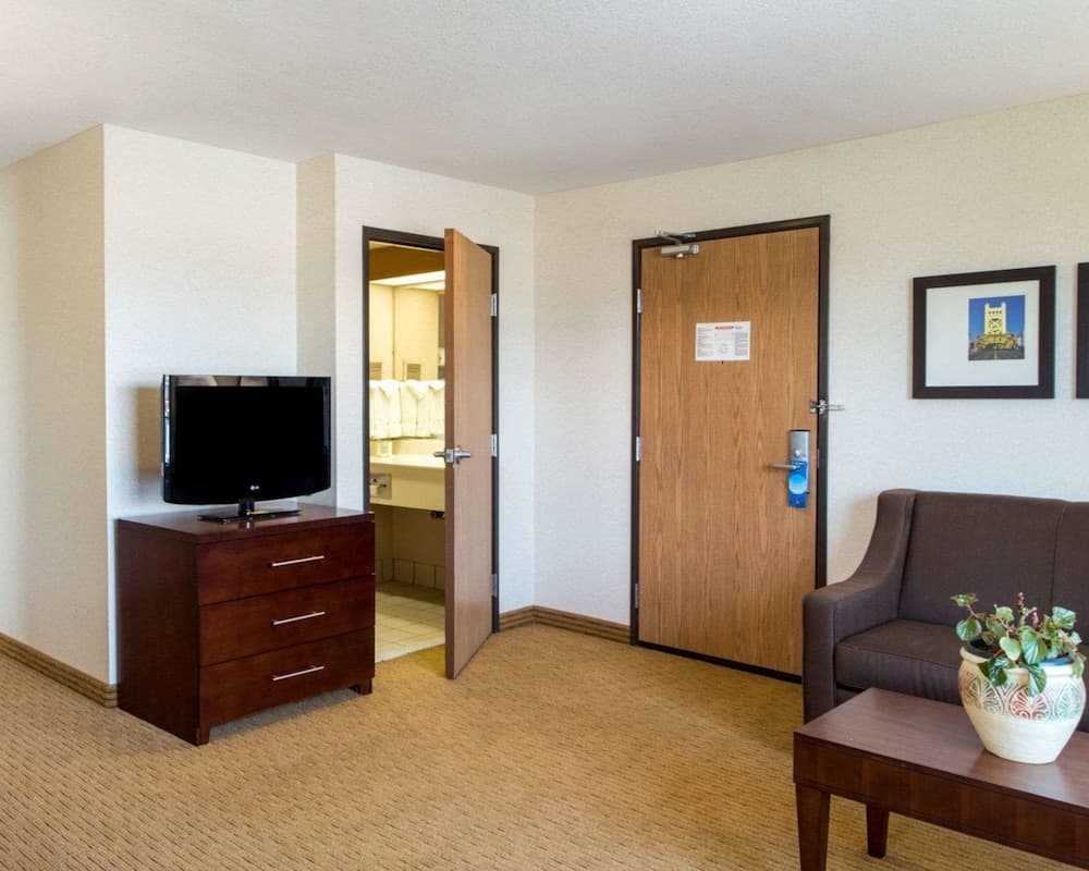 Comfort Suites Downtown Sacramento
