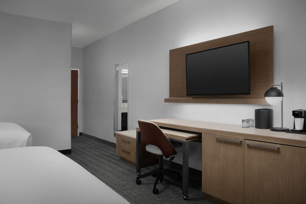 Courtyard by Marriott Dallas Addison/Quorum Drive