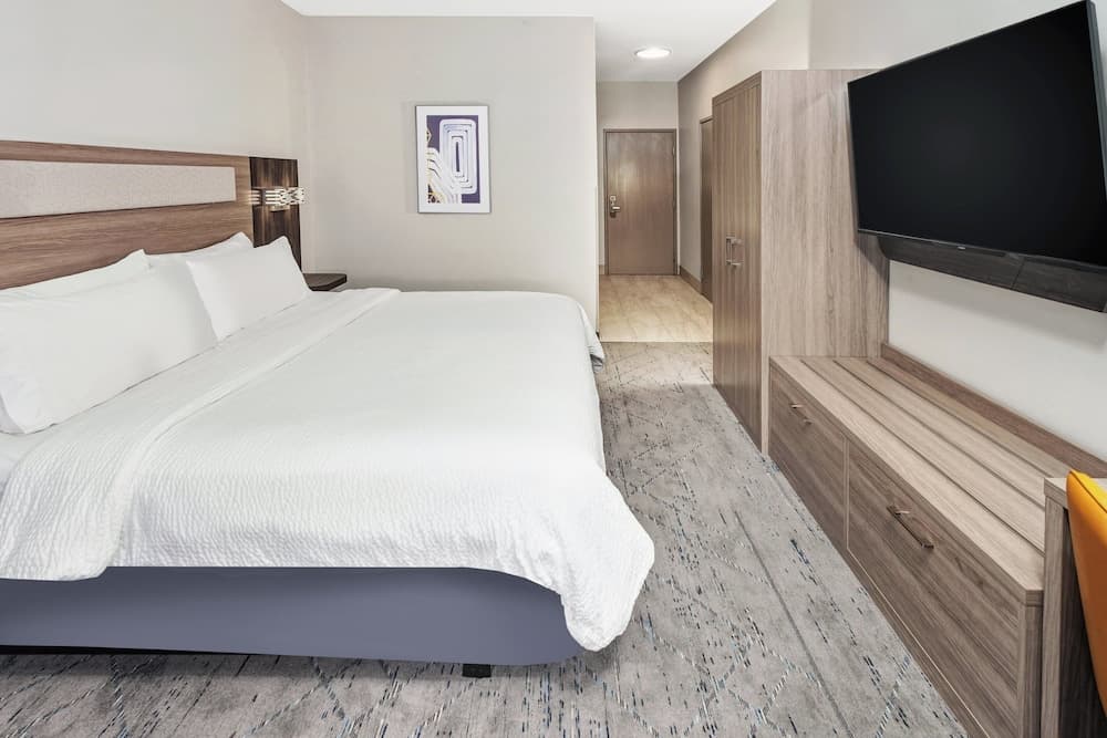 Holiday Inn Express & Suites Bloomington - Normal by IHG