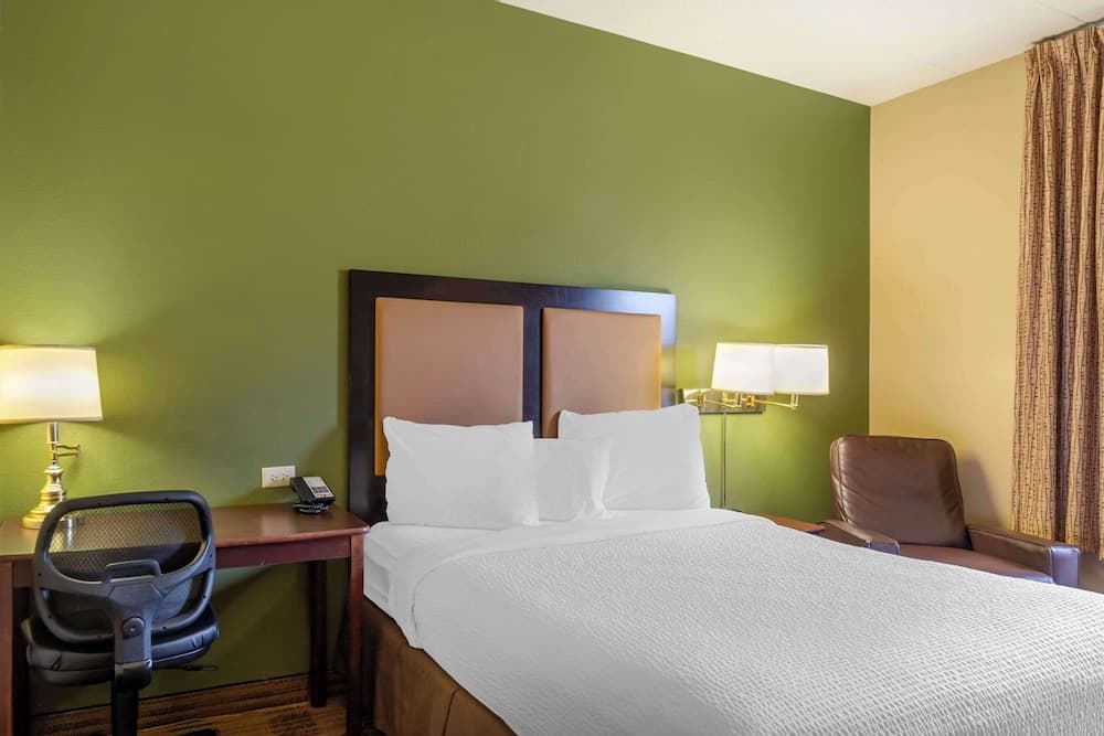 MainStay Suites Chicago Hillside