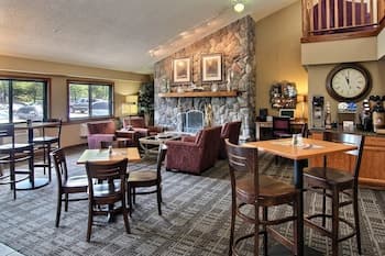 Blossom Hotel & Suites Traverse City