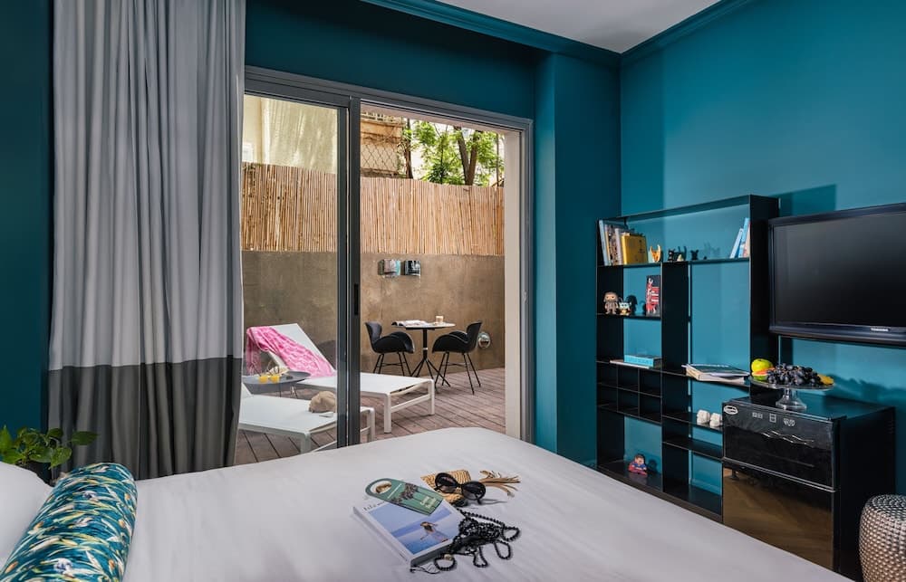 Sea Side by Zvieli Hotels