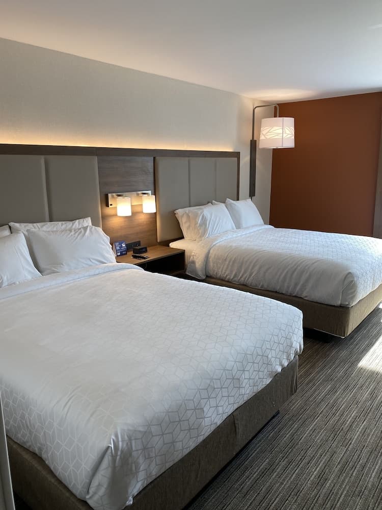 Holiday Inn Express & Suites Chatsworth by IHG