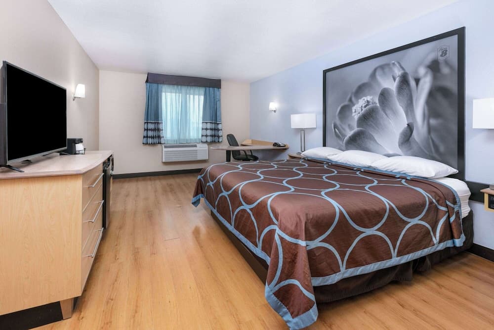 Super 8 by Wyndham New Braunfels I-35