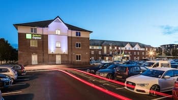 Holiday Inn Express London Gatwick - Crawley, an IHG Hotel