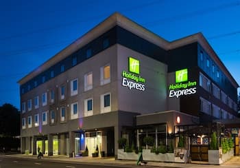 Holiday Inn Express London - Wimbledon South, an IHG Hotel