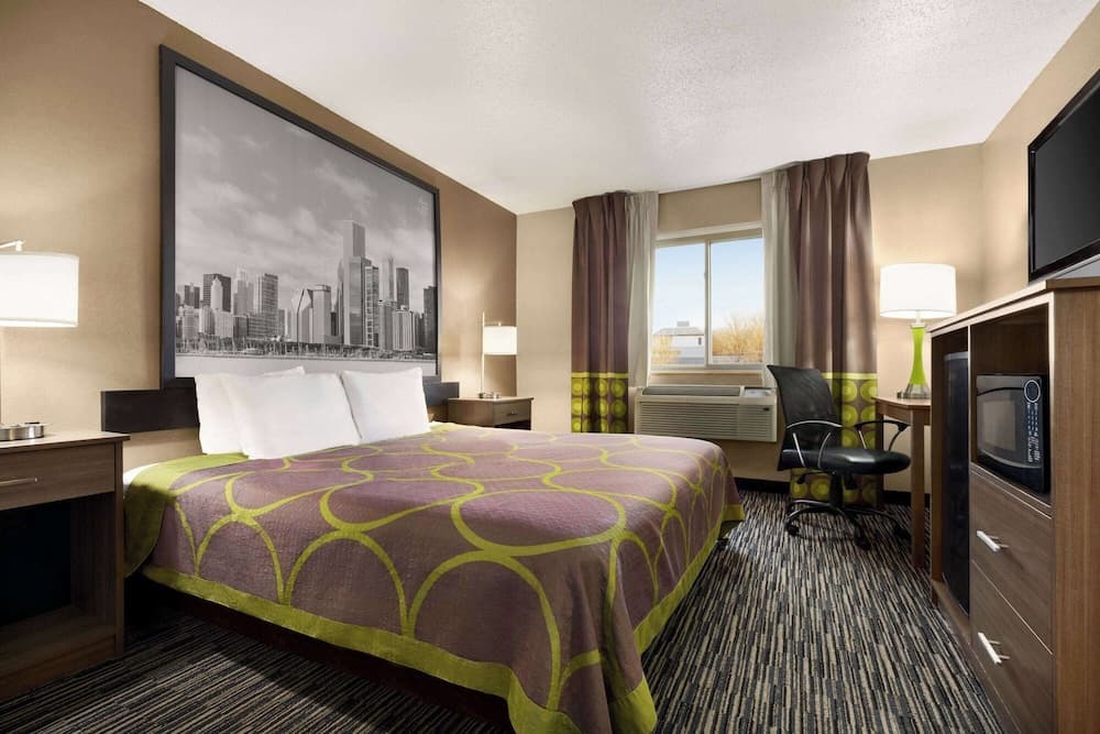 Super 8 by Wyndham Joliet I-55 N/Chicago
