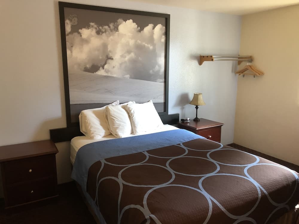 Super 8 by Wyndham Lewiston