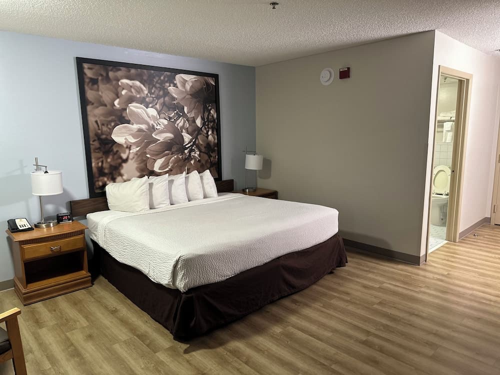 Super 8 by Wyndham Valdosta GA I-75