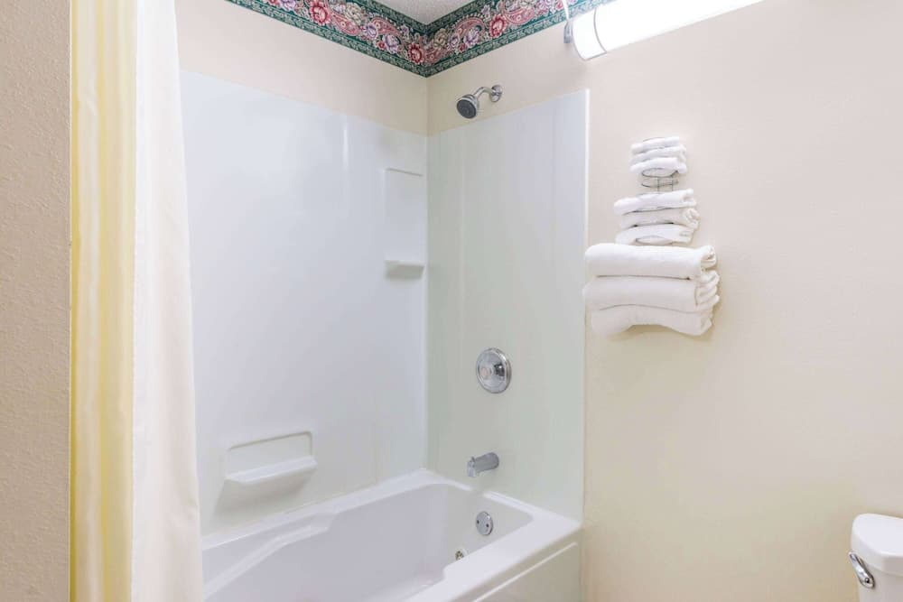 Super 8 by Wyndham Jerseyville