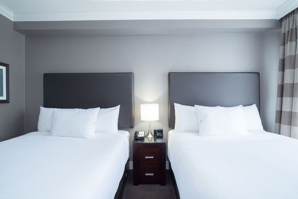 Sandman Signature Mississauga Hotel