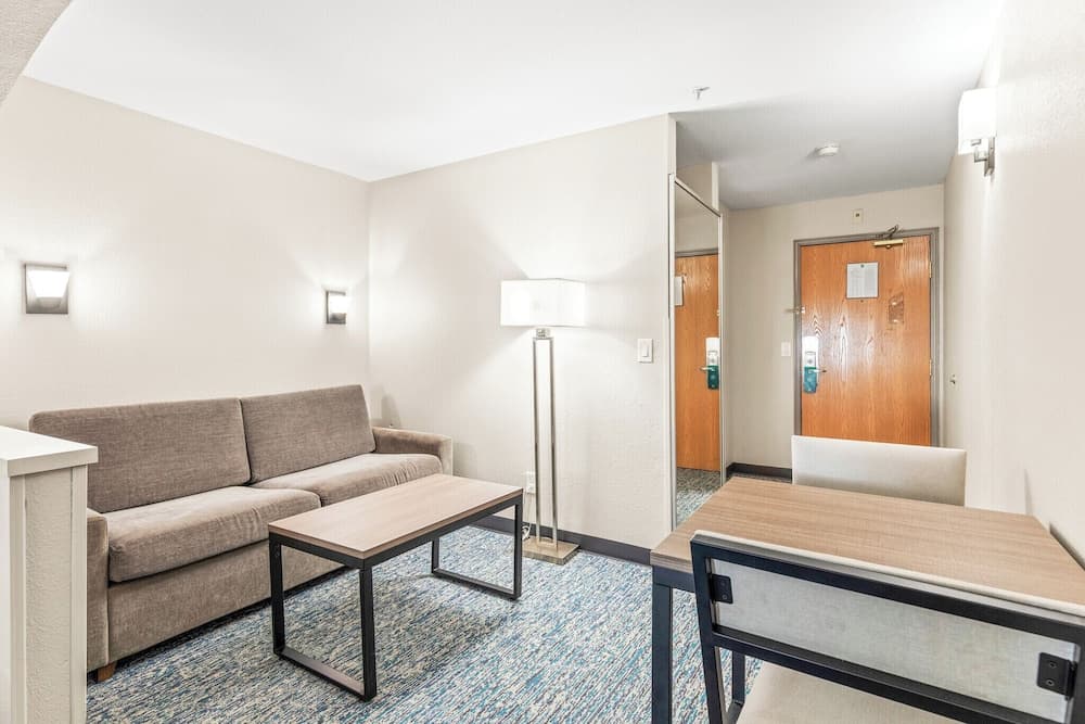 Quality Inn & Suites On the River