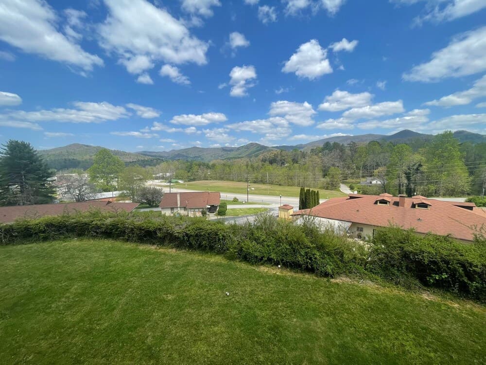 Budgetel Inn & Suites