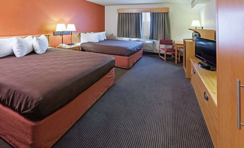 AmericInn by Wyndham Sturgeon Bay