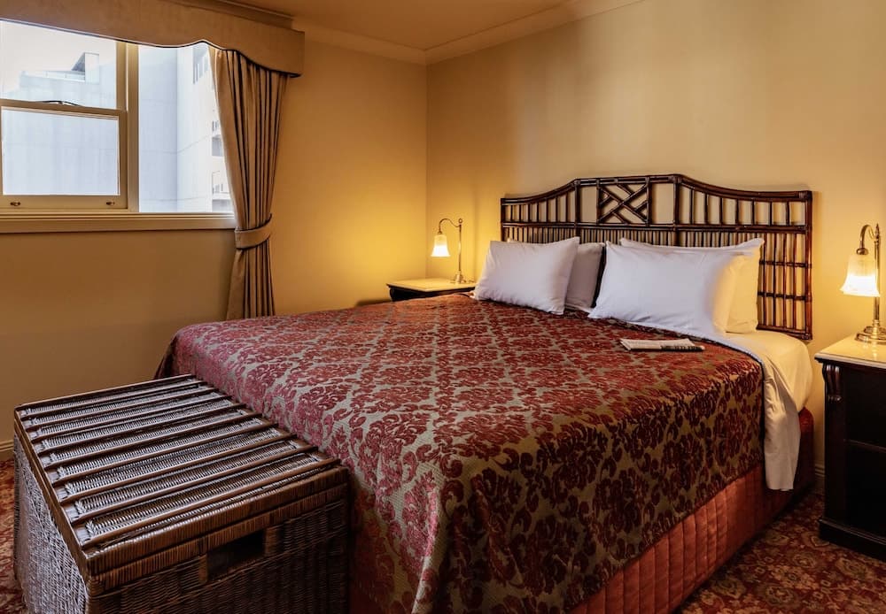 Hadley's Orient Hotel