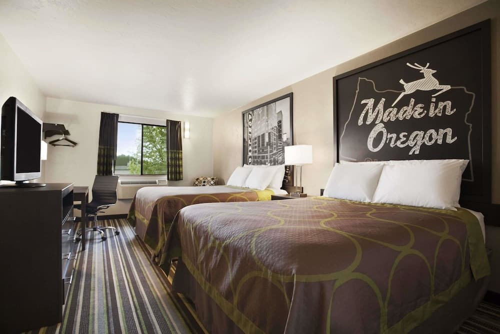 Super 8 by Wyndham Portland Airport