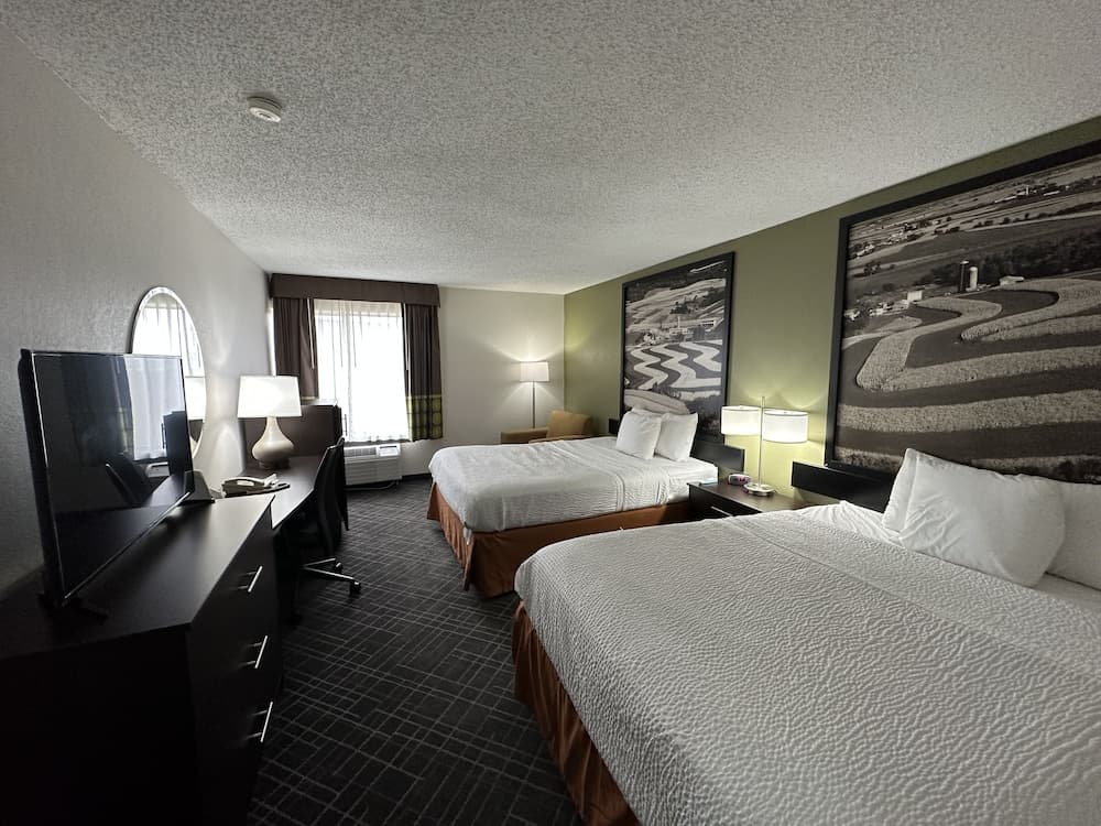 Super 8 by Wyndham Madison South