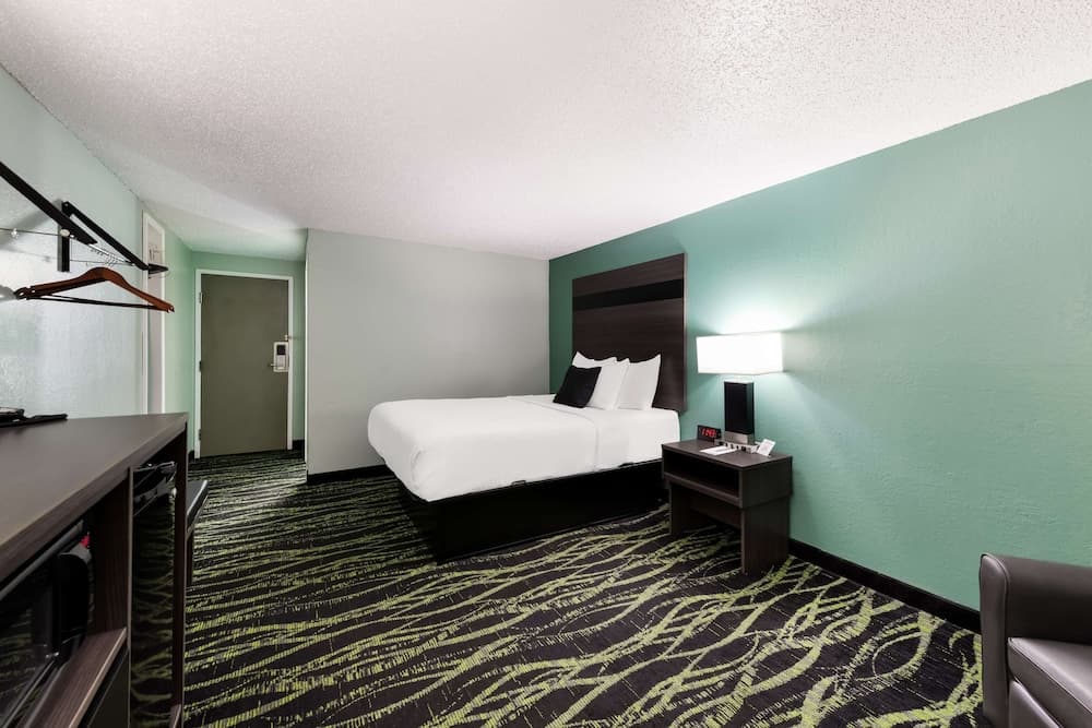 Baymont by Wyndham Liberty MO