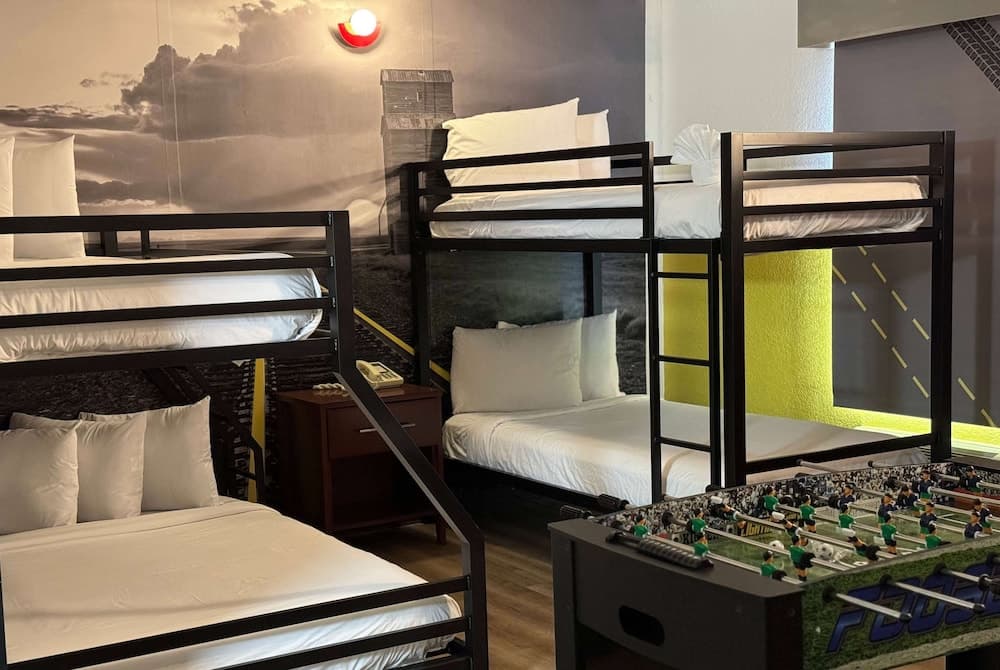 Super 8 by Wyndham Bloomington/Airport